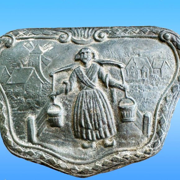Dutch girl repoussé trinket box - Picture 4 of 4